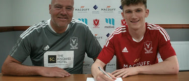 Vale Sign Matty Petermann from Locos